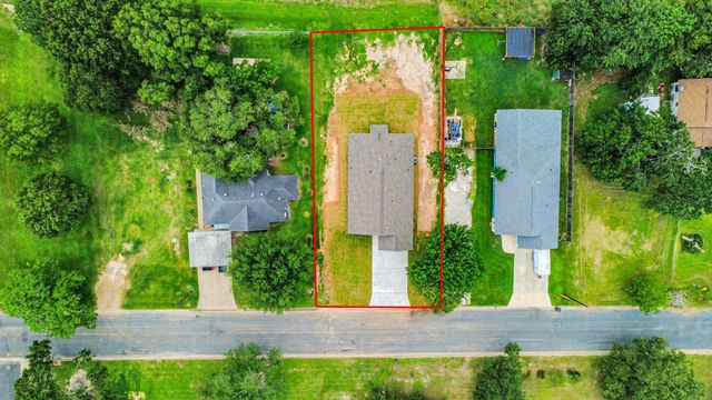1110 Thrift Street, El Campo, TX 77437