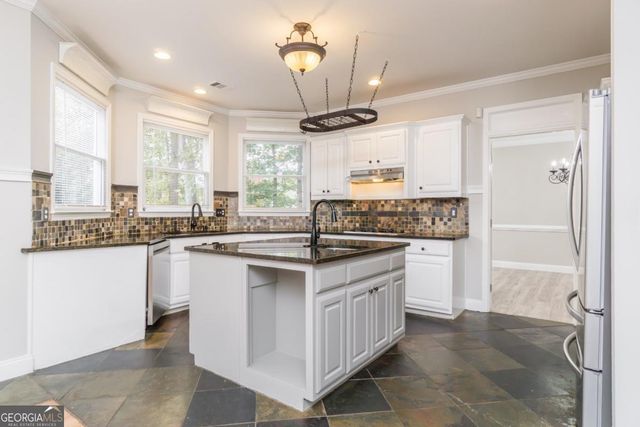 6710 Timber Cove Point, Cumming, GA 30041