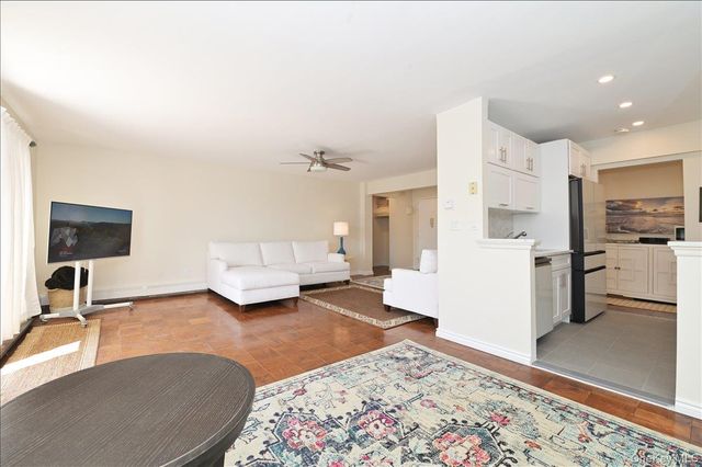 320 E Shore Road 4C, Great Neck, NY 11023