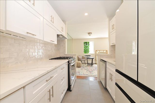 320 E Shore Road 4C, Great Neck, NY 11023