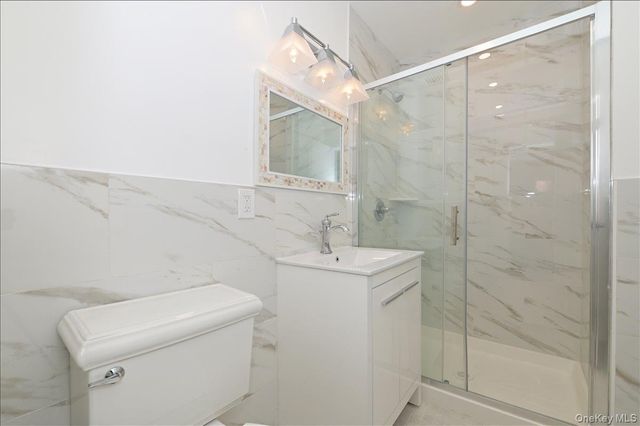 320 E Shore Road 4C, Great Neck, NY 11023