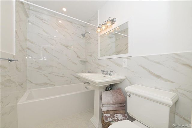 320 E Shore Road 4C, Great Neck, NY 11023