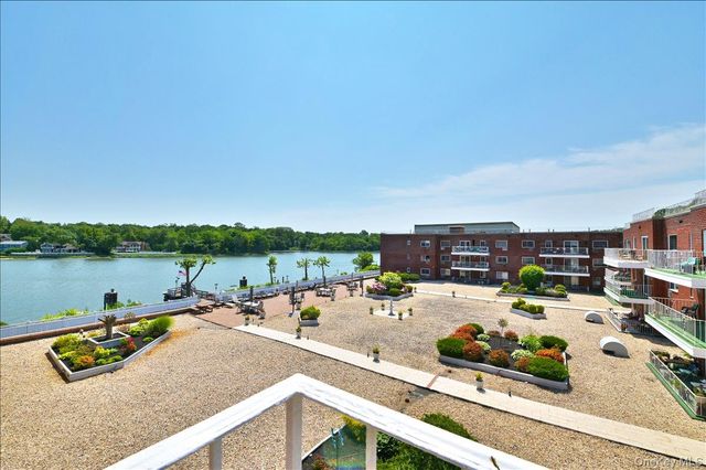 320 E Shore Road 4C, Great Neck, NY 11023