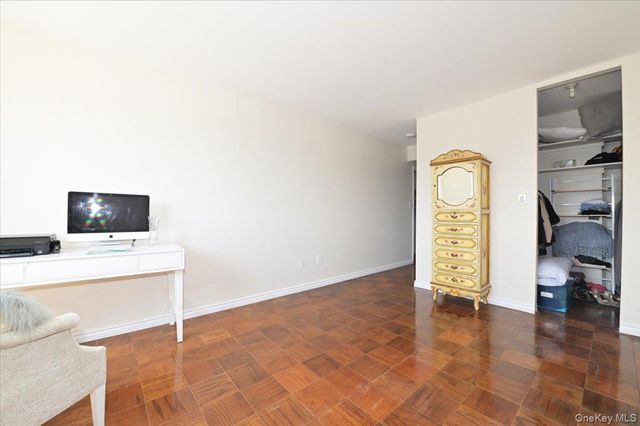 320 E Shore Road 4C, Great Neck, NY 11023