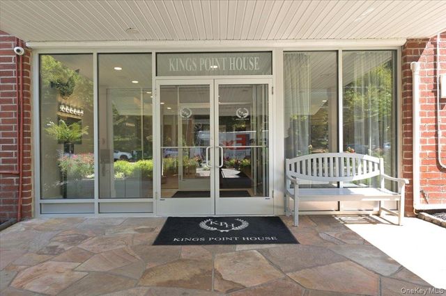 320 E Shore Road 4C, Great Neck, NY 11023