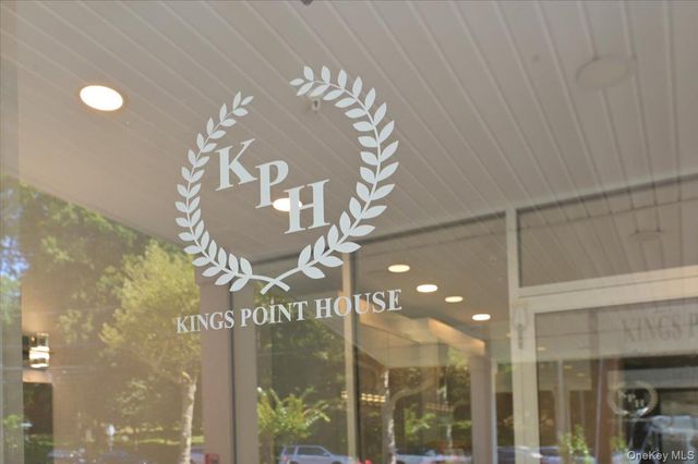 320 E Shore Road 4C, Great Neck, NY 11023