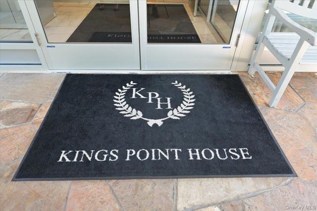 320 E Shore Road 4C, Great Neck, NY 11023