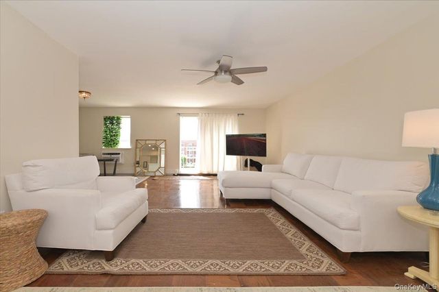 320 E Shore Road 4C, Great Neck, NY 11023