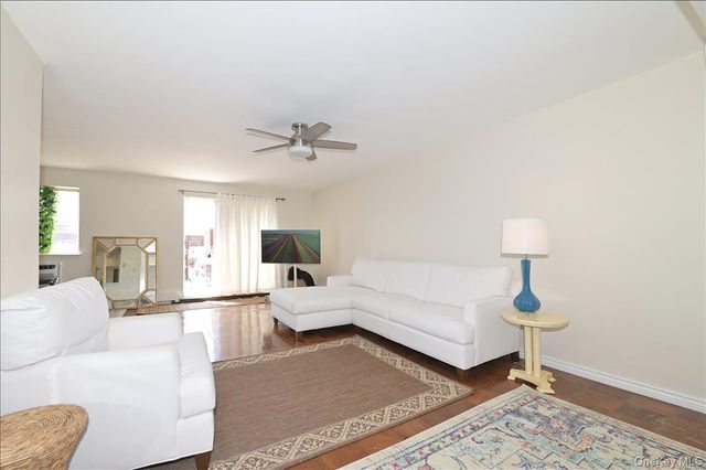 320 E Shore Road 4C, Great Neck, NY 11023