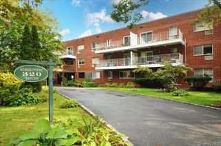 320 E Shore Road 4C, Great Neck, NY 11023