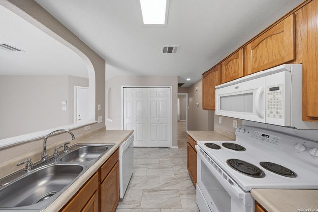 520 STARLING CRK, New Braunfels, TX 78130