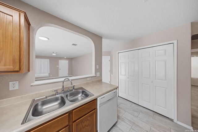 520 STARLING CRK, New Braunfels, TX 78130