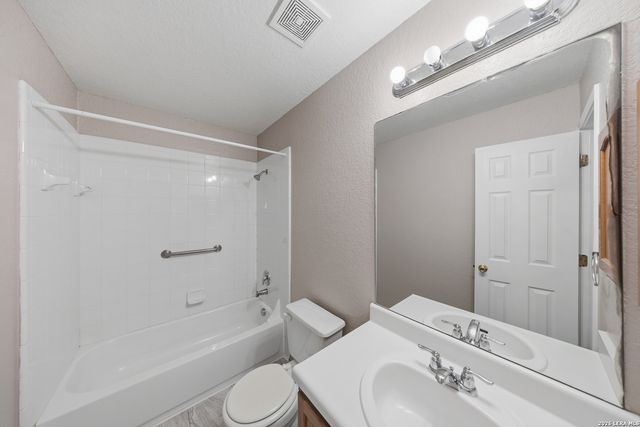 520 STARLING CRK, New Braunfels, TX 78130