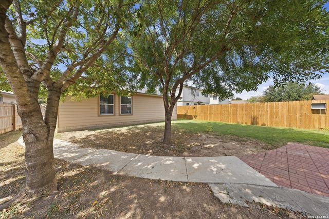 520 STARLING CRK, New Braunfels, TX 78130