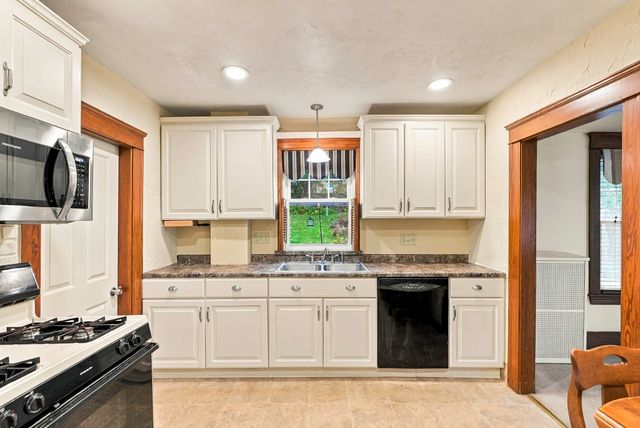48 Barnard Rd, Worcester, MA 01605