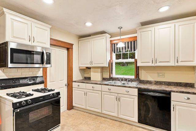 48 Barnard Rd, Worcester, MA 01605
