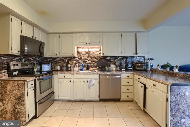 5438 AUTUMN DR, Harrisburg, PA 17111