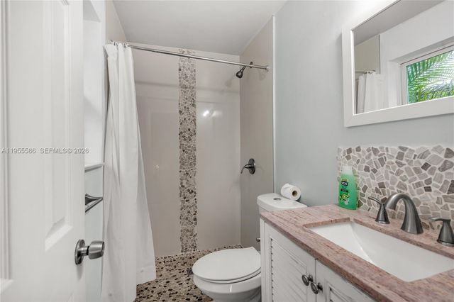 80 NW 40th St, Oakland Park, FL 33309