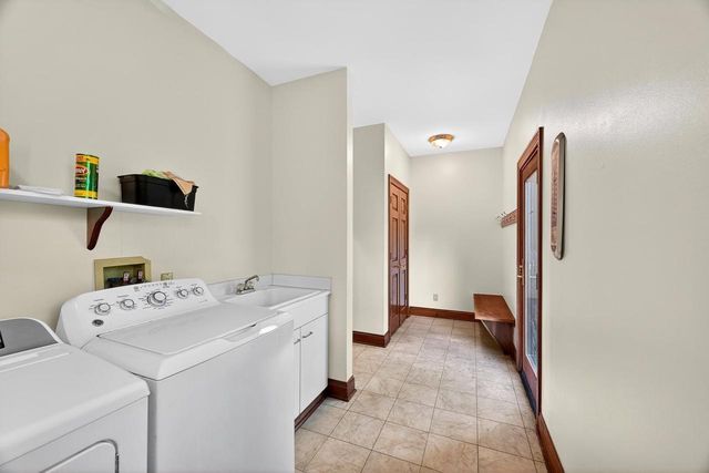 406 2nd Avenue, New Glarus, WI 53574