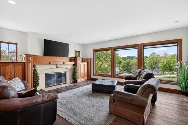 406 2nd Avenue, New Glarus, WI 53574