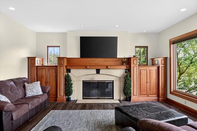 406 2nd Avenue, New Glarus, WI 53574