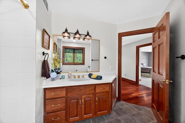 406 2nd Avenue, New Glarus, WI 53574