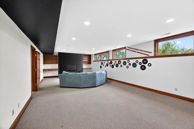 406 2nd Avenue, New Glarus, WI 53574