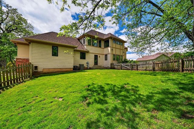 406 2nd Avenue, New Glarus, WI 53574