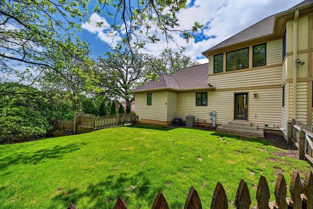 406 2nd Avenue, New Glarus, WI 53574