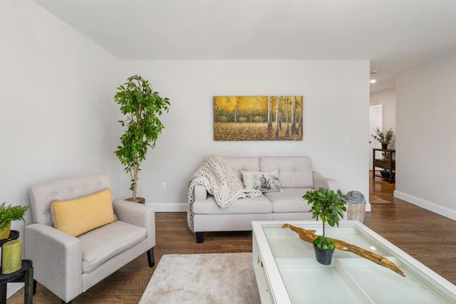 11D Mustang Dr, Litchfield, NH 03052