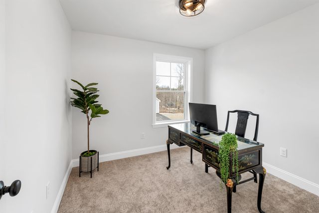 11D Mustang Dr, Litchfield, NH 03052