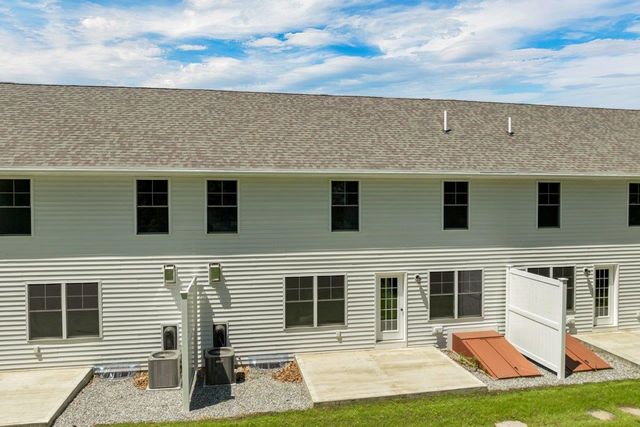 11D Mustang Dr, Litchfield, NH 03052