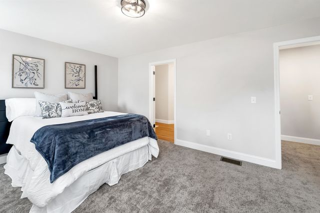 11D Mustang Dr, Litchfield, NH 03052