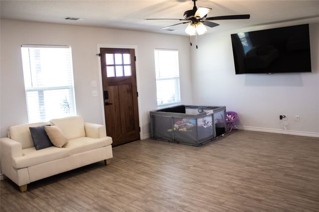 6043 Piper Anne Street, Azle, TX 76020