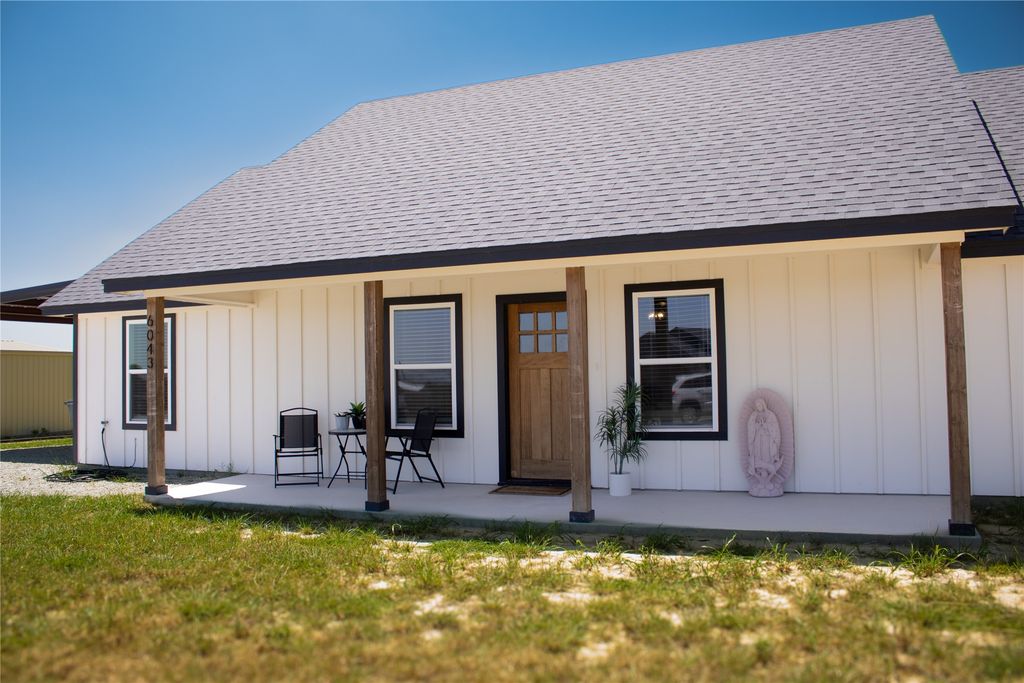 6043 Piper Anne Street, Azle, TX 76020