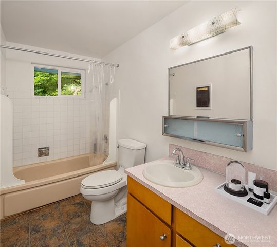 9429 240th Avenue SE, Issaquah, WA 98027