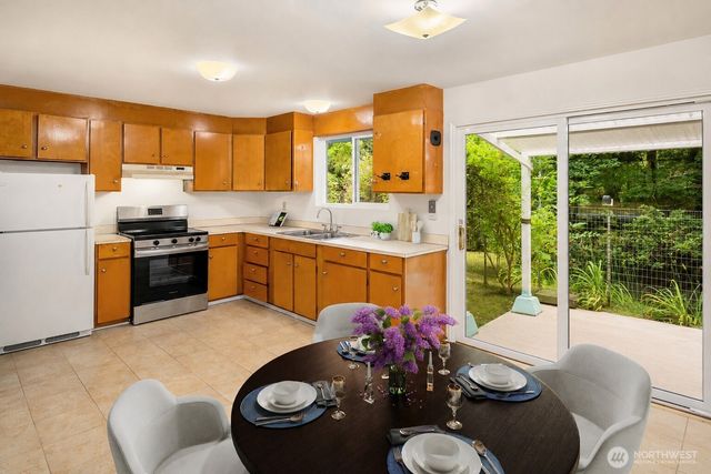 9429 240th Avenue SE, Issaquah, WA 98027