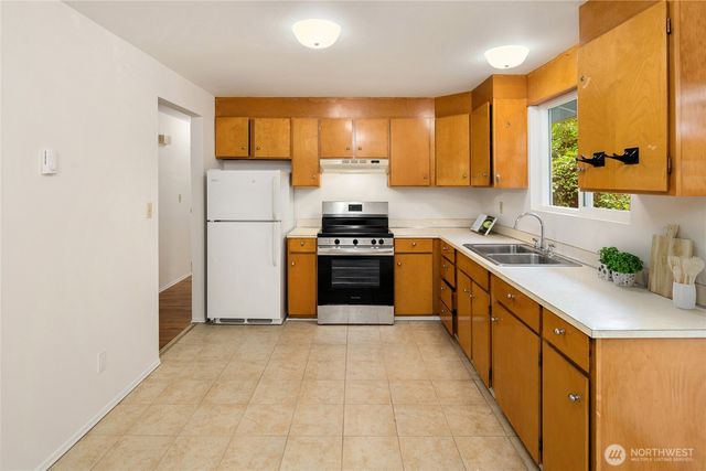 9429 240th Avenue SE, Issaquah, WA 98027