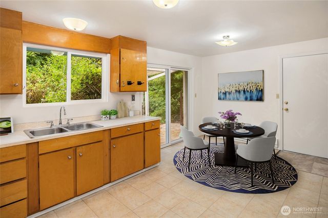 9429 240th Avenue SE, Issaquah, WA 98027