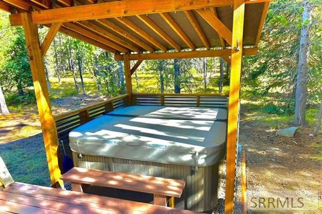 Image 19 of property listing at 2750 SW Sagehen Dr, Island Park, ID 83429