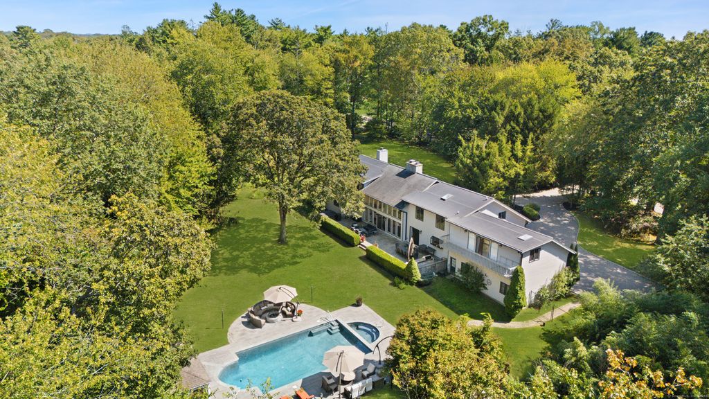 71 North Lake Drive, Stamford, CT 06903