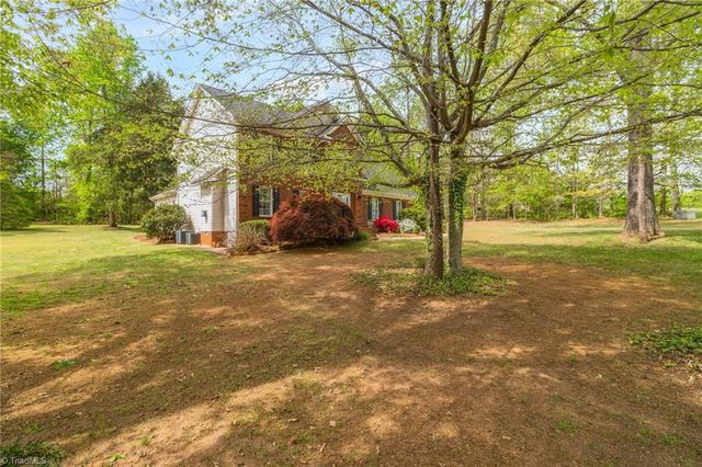 8193 Oak Creek Drive, Stokesdale, NC 27357