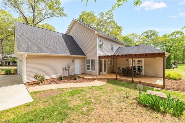 8193 Oak Creek Drive, Stokesdale, NC 27357