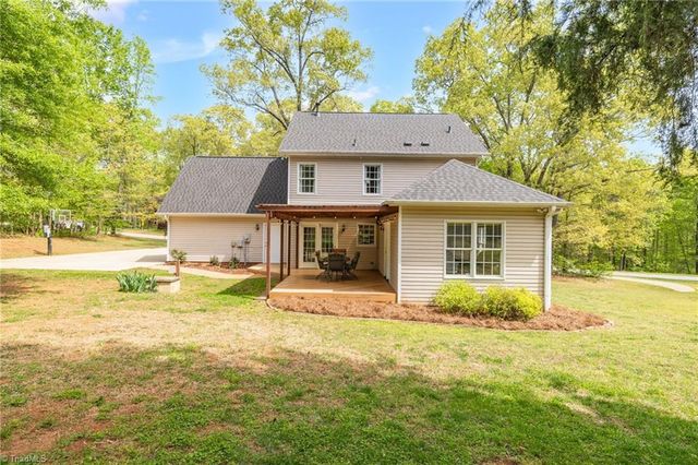 8193 Oak Creek Drive, Stokesdale, NC 27357