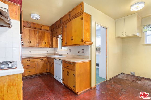6214 Oak Crest Way, Los Angeles, CA 90042
