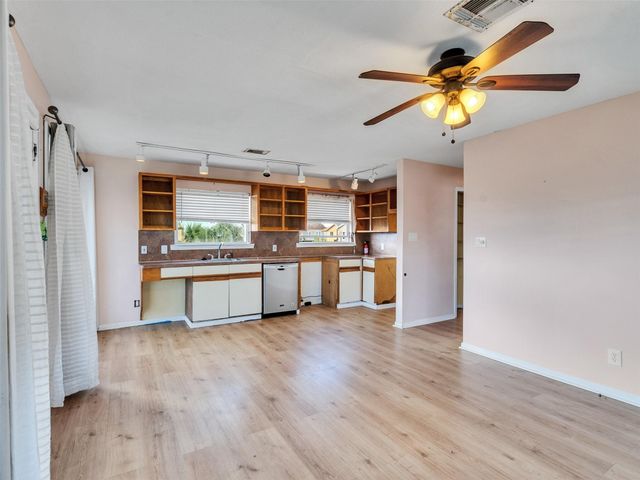 4038 Panola Drive, Galveston, TX 77554