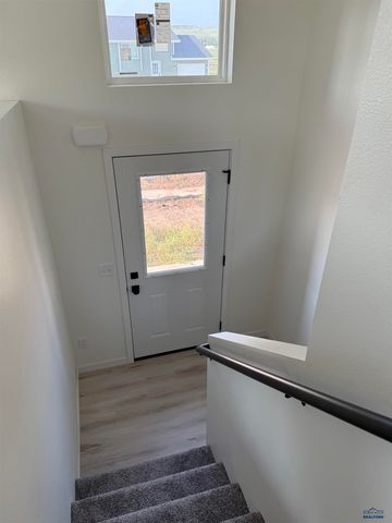 868 YORKTOWN BLVD, Box Elder, SD 57719