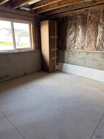 868 YORKTOWN BLVD, Box Elder, SD 57719