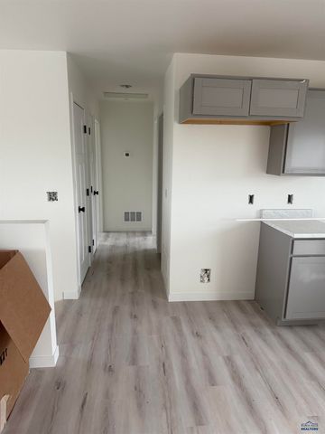 868 YORKTOWN BLVD, Box Elder, SD 57719