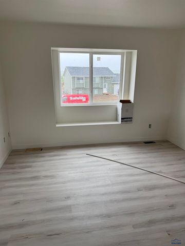 868 YORKTOWN BLVD, Box Elder, SD 57719